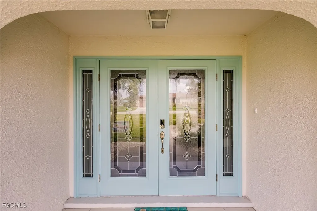 1424 Windsor Court Cape Coral FL 33904