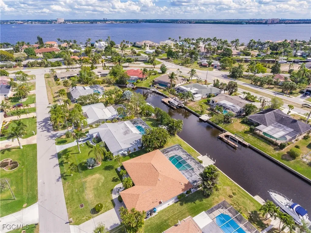 1424 Windsor Court Cape Coral FL 33904