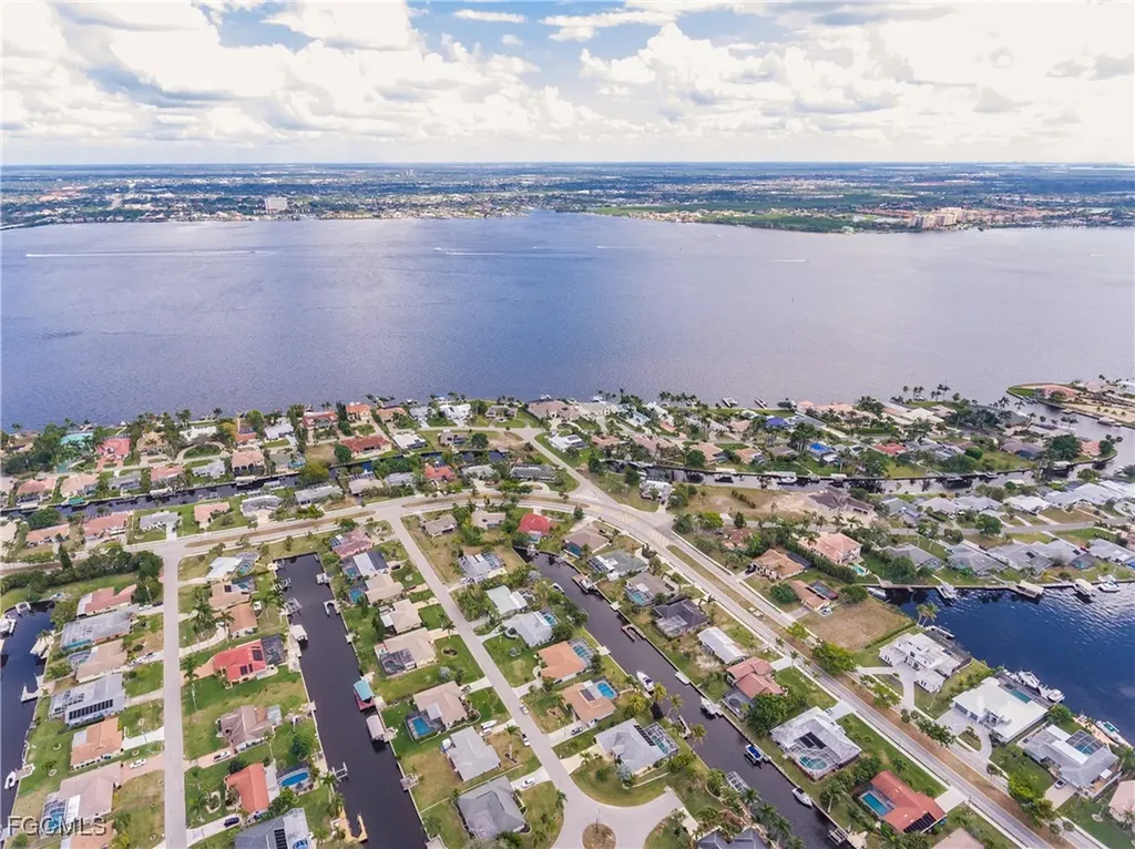 1424 Windsor Court Cape Coral FL 33904