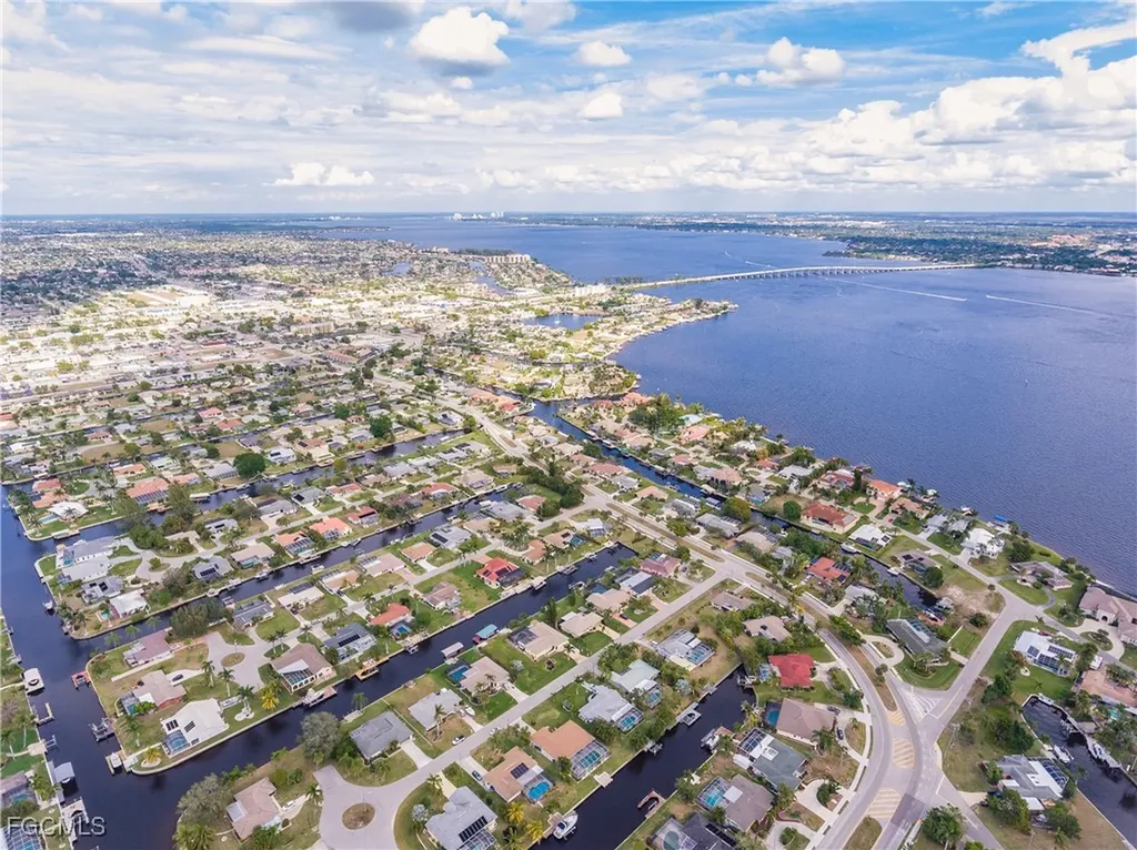 1424 Windsor Court Cape Coral FL 33904