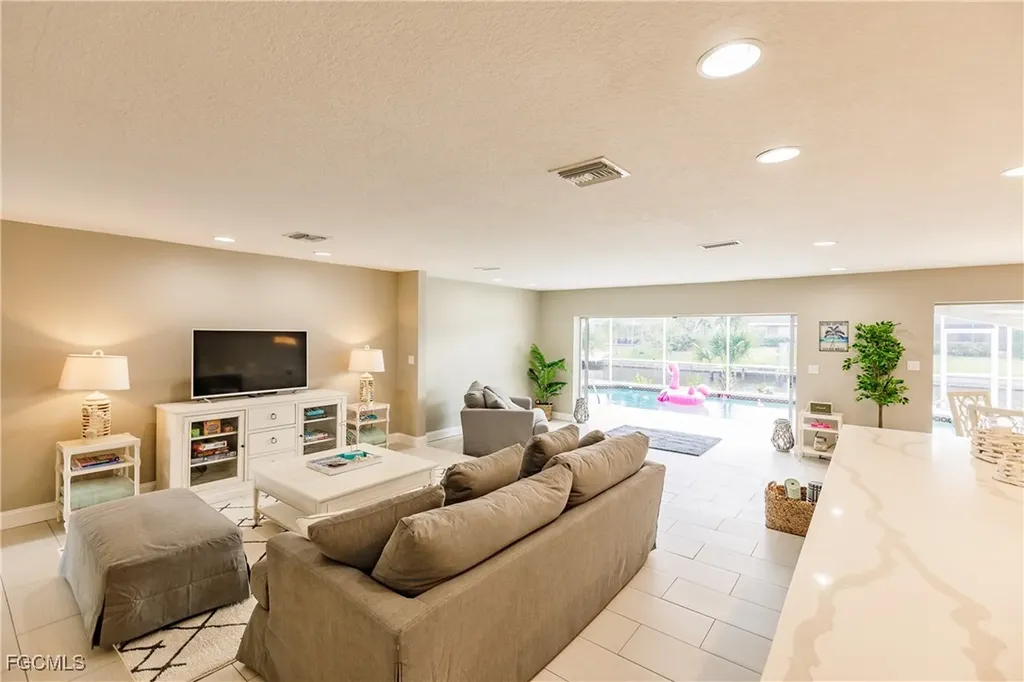 1424 Windsor Court Cape Coral FL 33904
