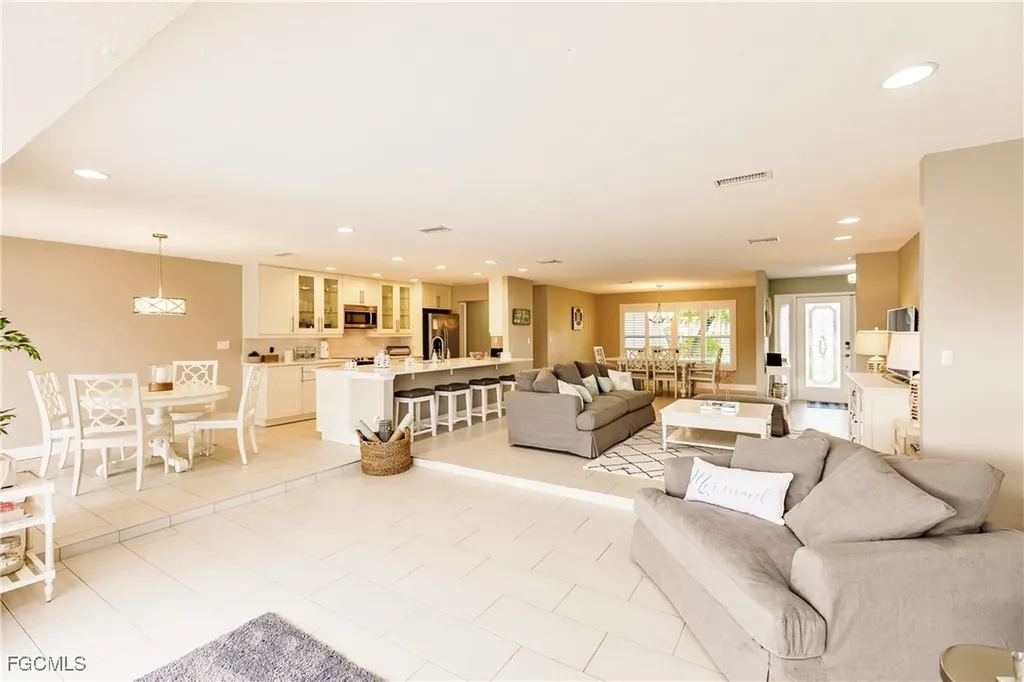 1424 Windsor Court Cape Coral FL 33904
