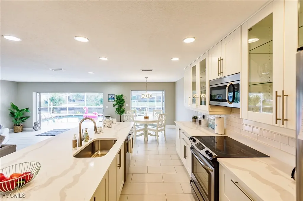 1424 Windsor Court Cape Coral FL 33904