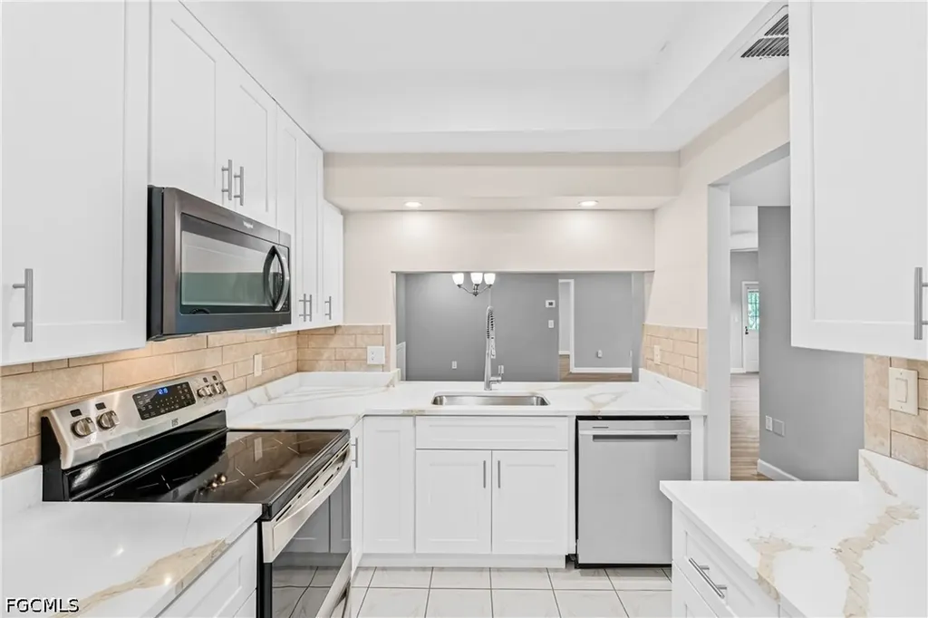 Fort Myers FL, 14461 Summerlin Trace Court, Unit 3