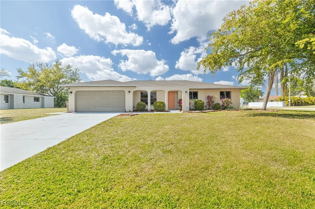 1628 Country Club Boulevard Cape Coral FL 33990