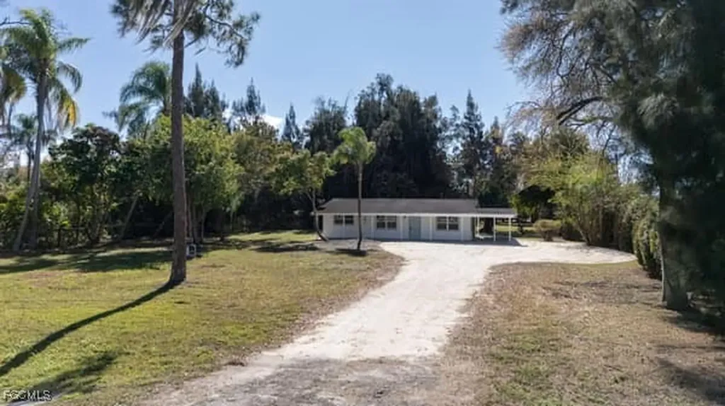 17770 Palm Beach Boulevard Alva FL 33920