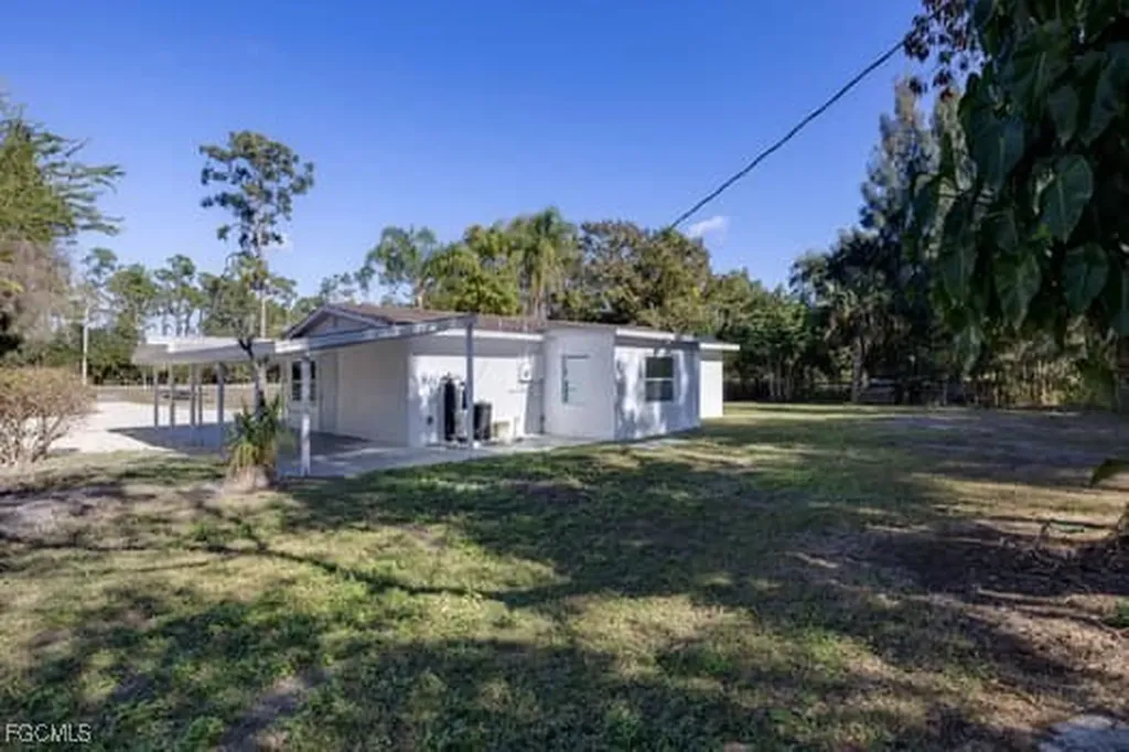 17770 Palm Beach Boulevard Alva FL 33920