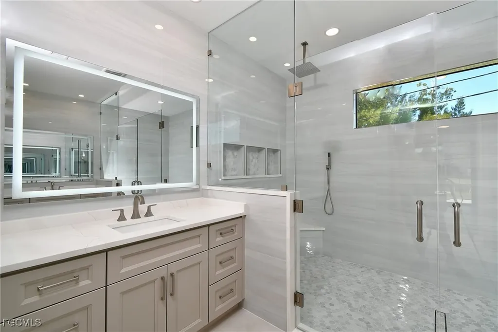 907 SW 15th Place Cape Coral FL 33991