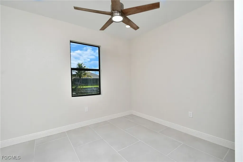 907 SW 15th Place Cape Coral FL 33991