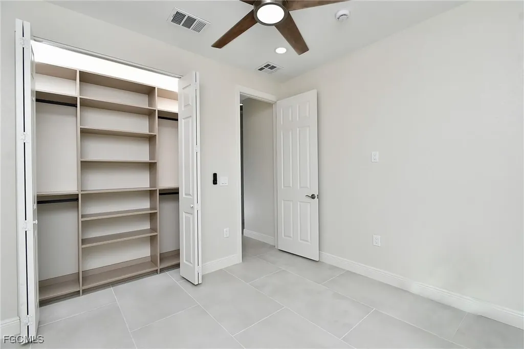907 SW 15th Place Cape Coral FL 33991