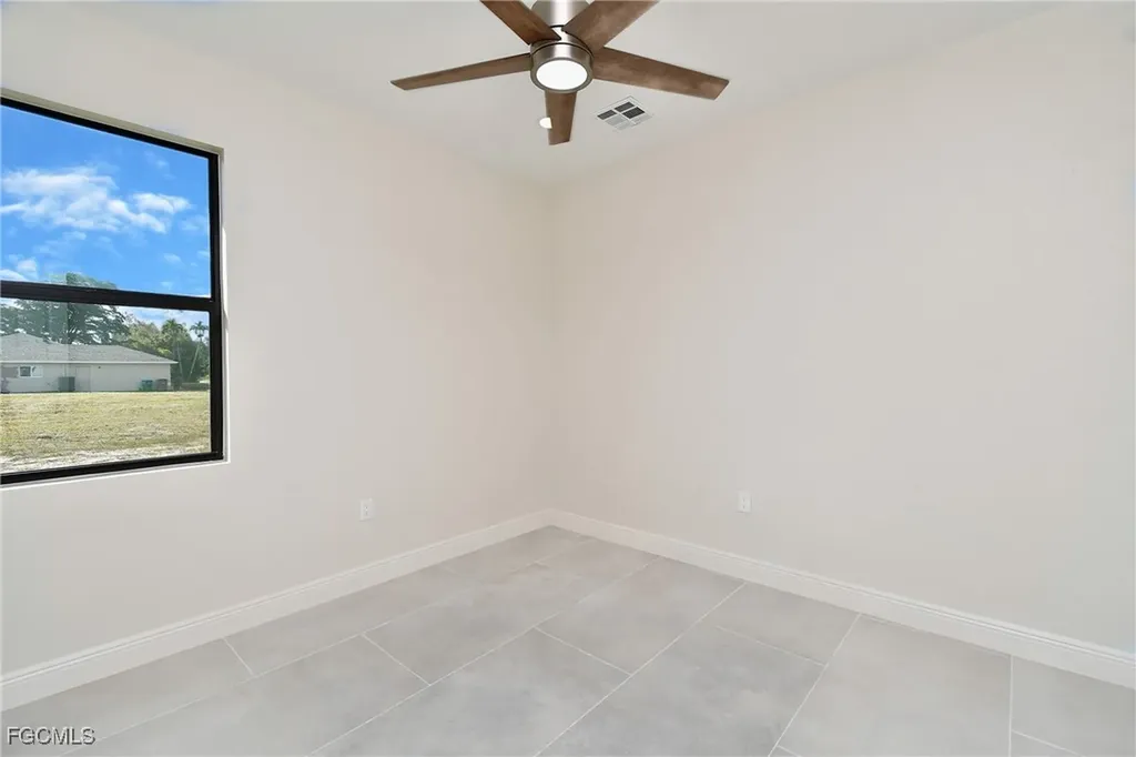 907 SW 15th Place Cape Coral FL 33991