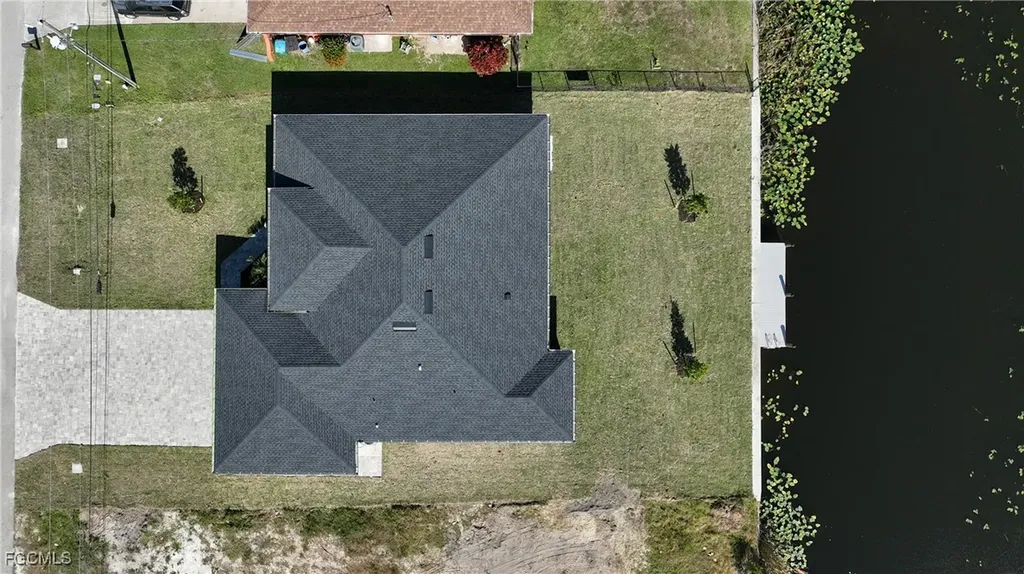 907 SW 15th Place Cape Coral FL 33991