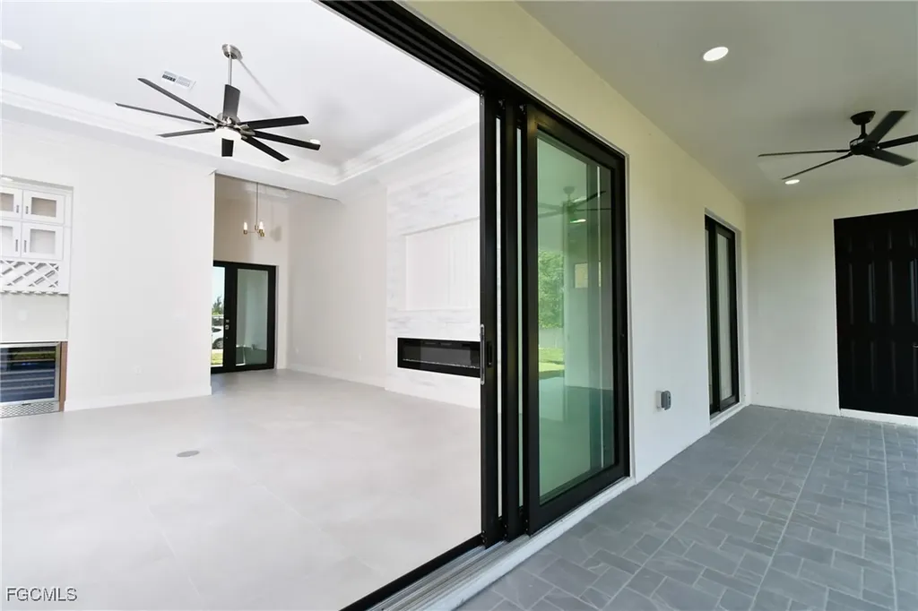 907 SW 15th Place Cape Coral FL 33991
