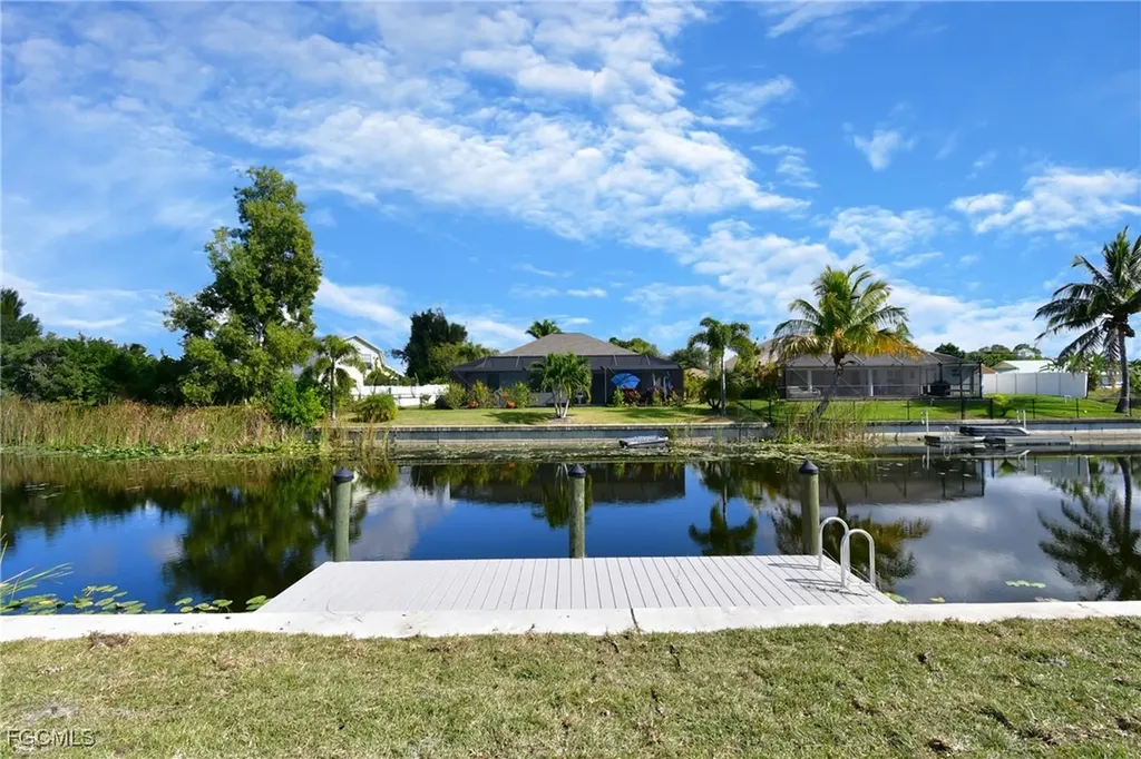 907 SW 15th Place Cape Coral FL 33991