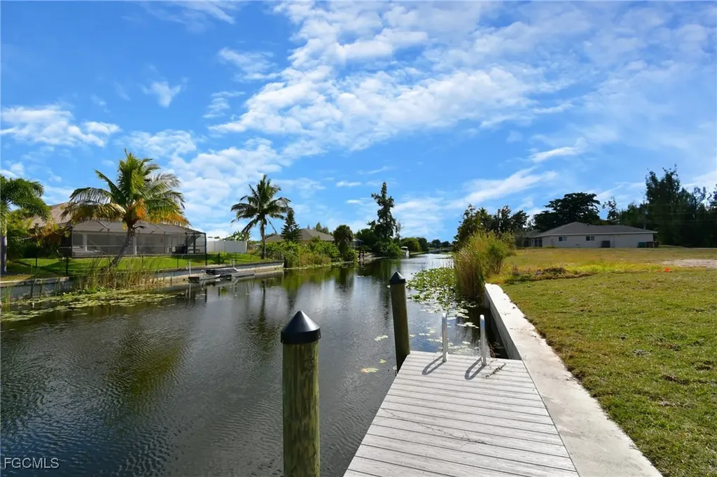 907 SW 15th Place Cape Coral FL 33991