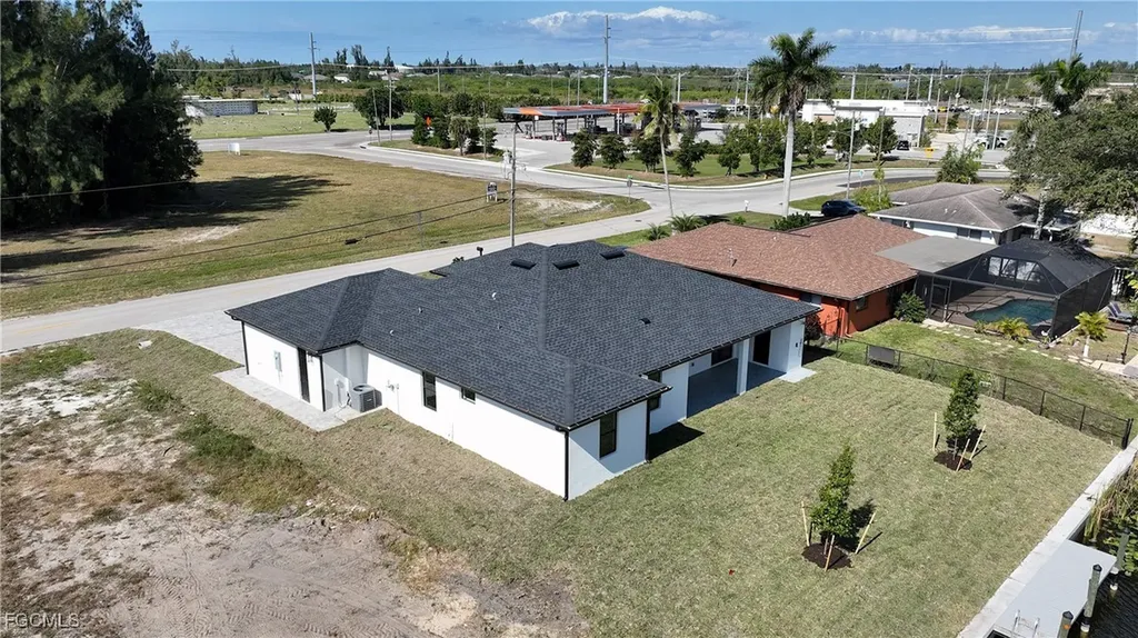 907 SW 15th Place Cape Coral FL 33991