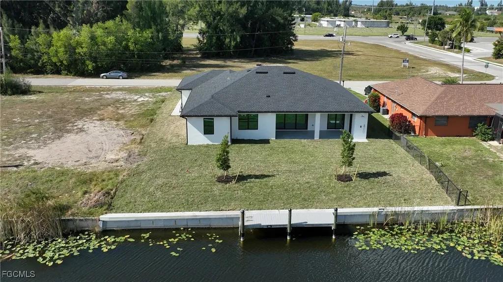 907 SW 15th Place Cape Coral FL 33991