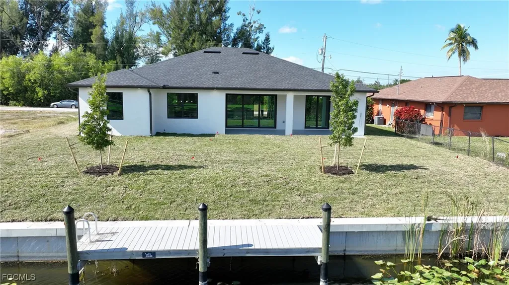 907 SW 15th Place Cape Coral FL 33991