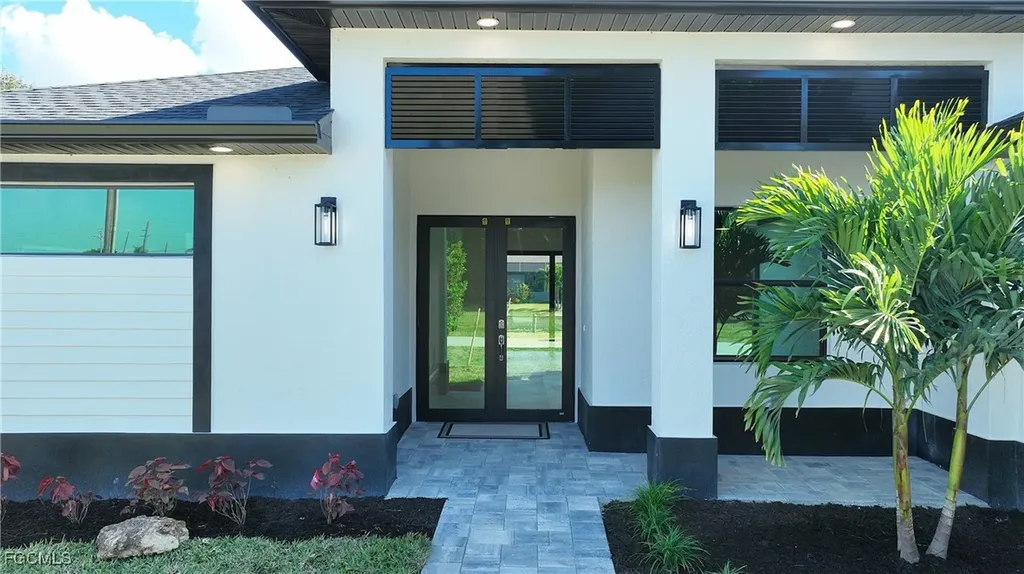907 SW 15th Place Cape Coral FL 33991
