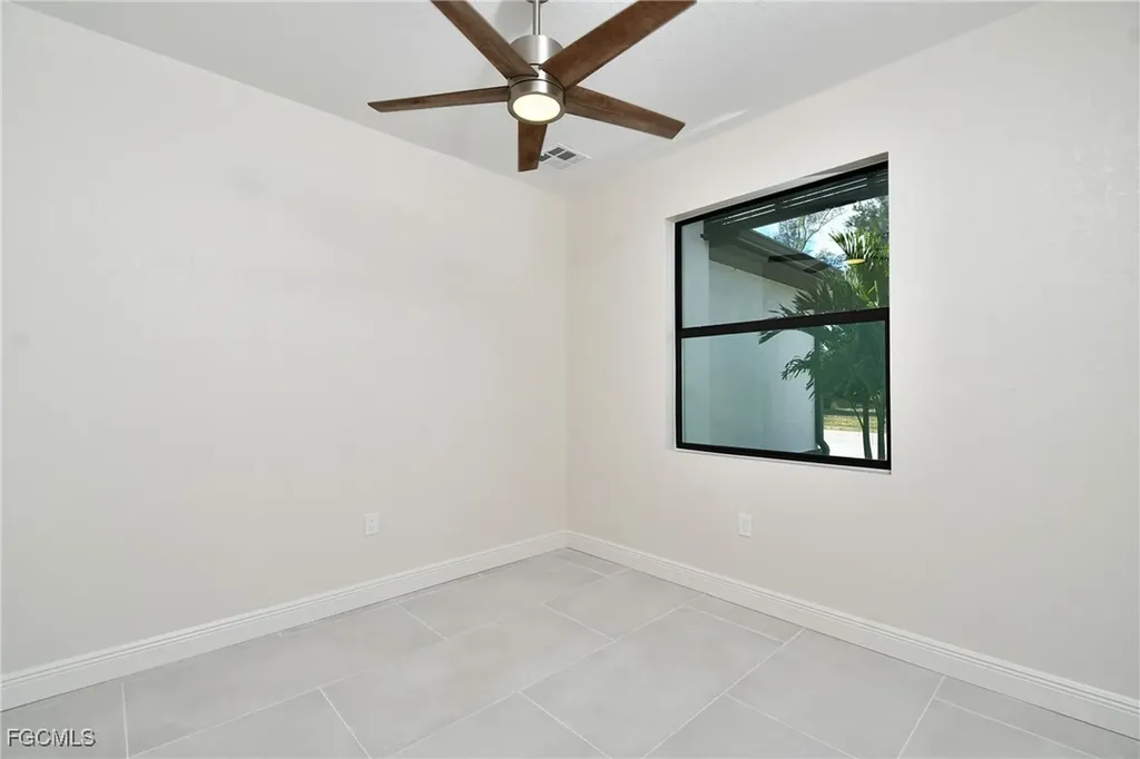 907 SW 15th Place Cape Coral FL 33991