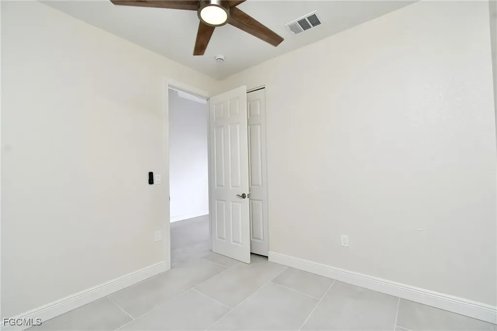 907 SW 15th Place Cape Coral FL 33991