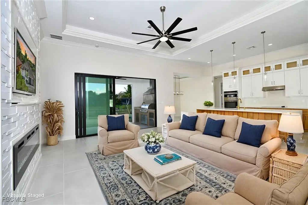 907 SW 15th Place Cape Coral FL 33991