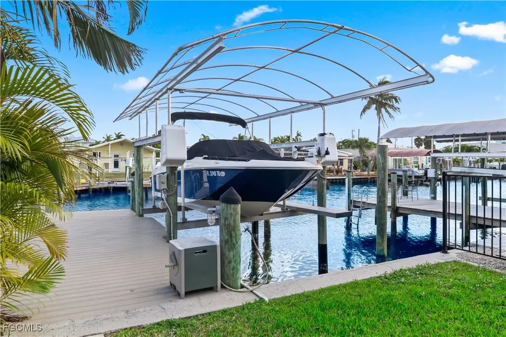 2781 Bruce Street Matlacha FL 33993