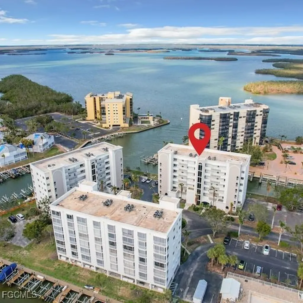 Fort Myers Beach FL, 4331 Bay Beach Lane, Unit 152