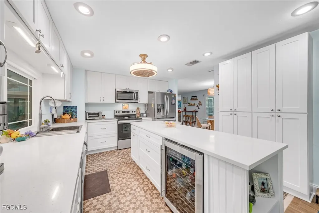 1076 Captains Walk Street Sanibel FL 33957