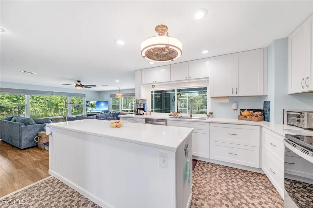 1076 Captains Walk Street Sanibel FL 33957