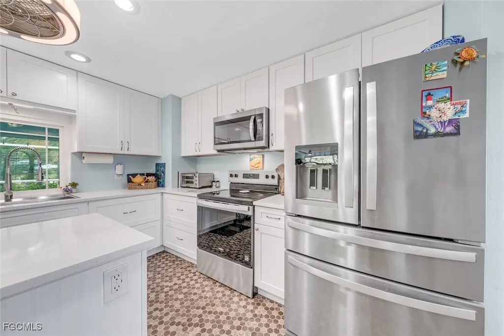 1076 Captains Walk Street Sanibel FL 33957