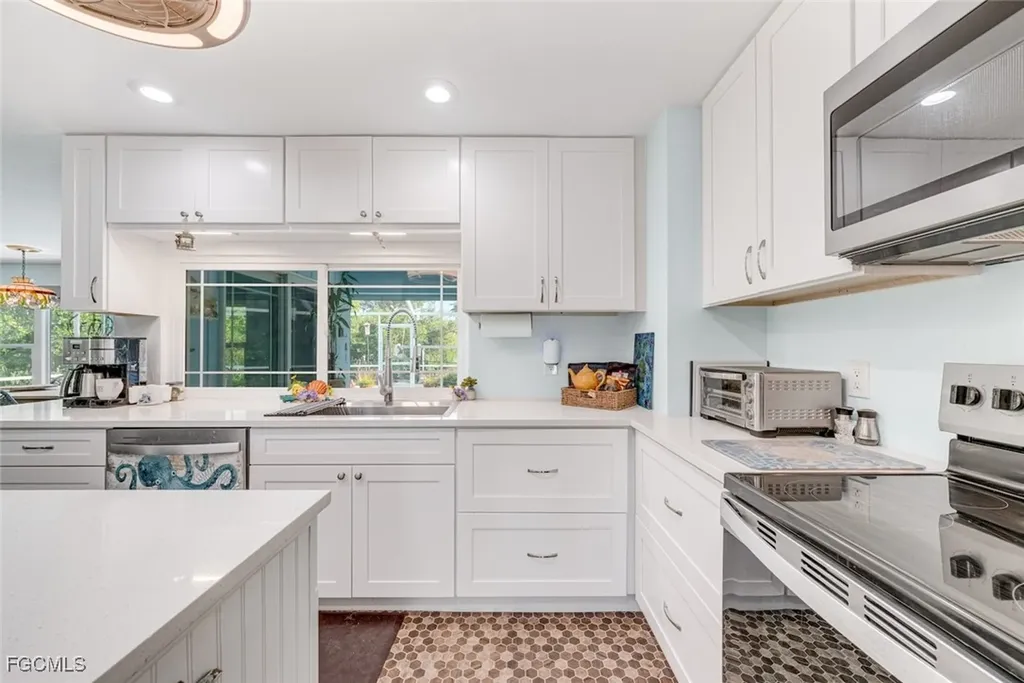 1076 Captains Walk Street Sanibel FL 33957