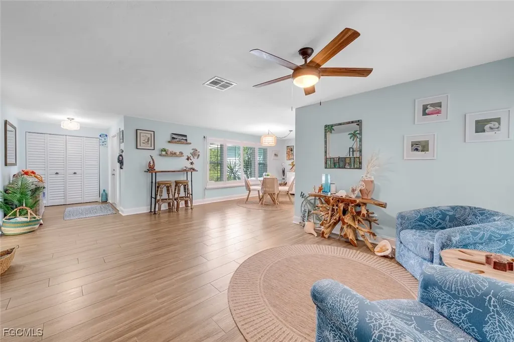 1076 Captains Walk Street Sanibel FL 33957