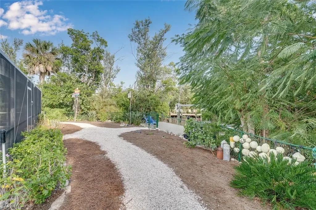 1076 Captains Walk Street Sanibel FL 33957
