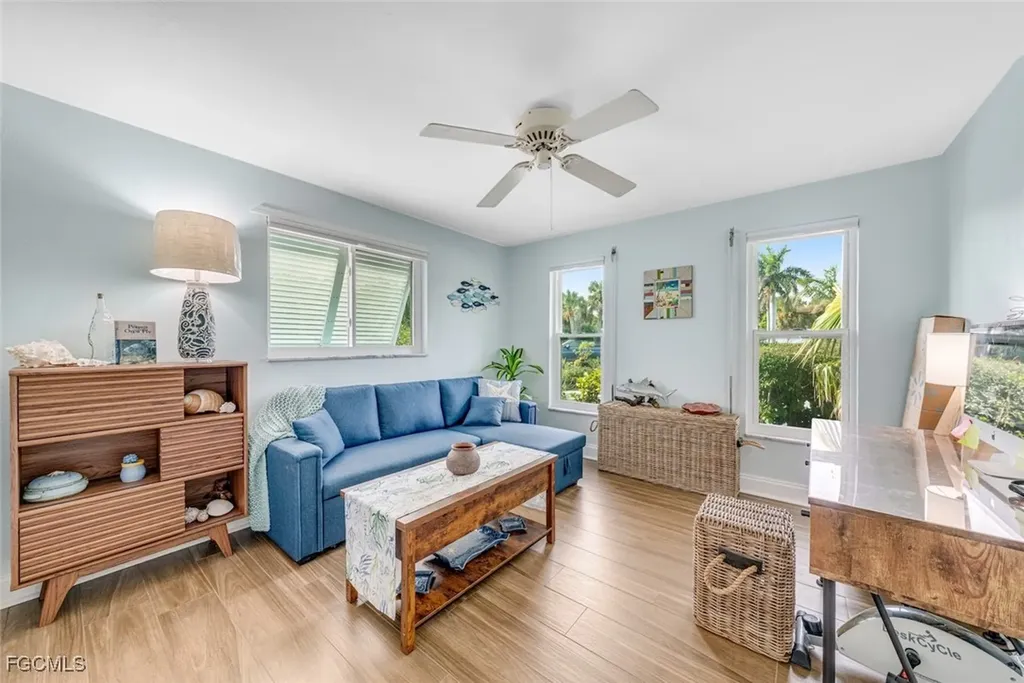 1076 Captains Walk Street Sanibel FL 33957