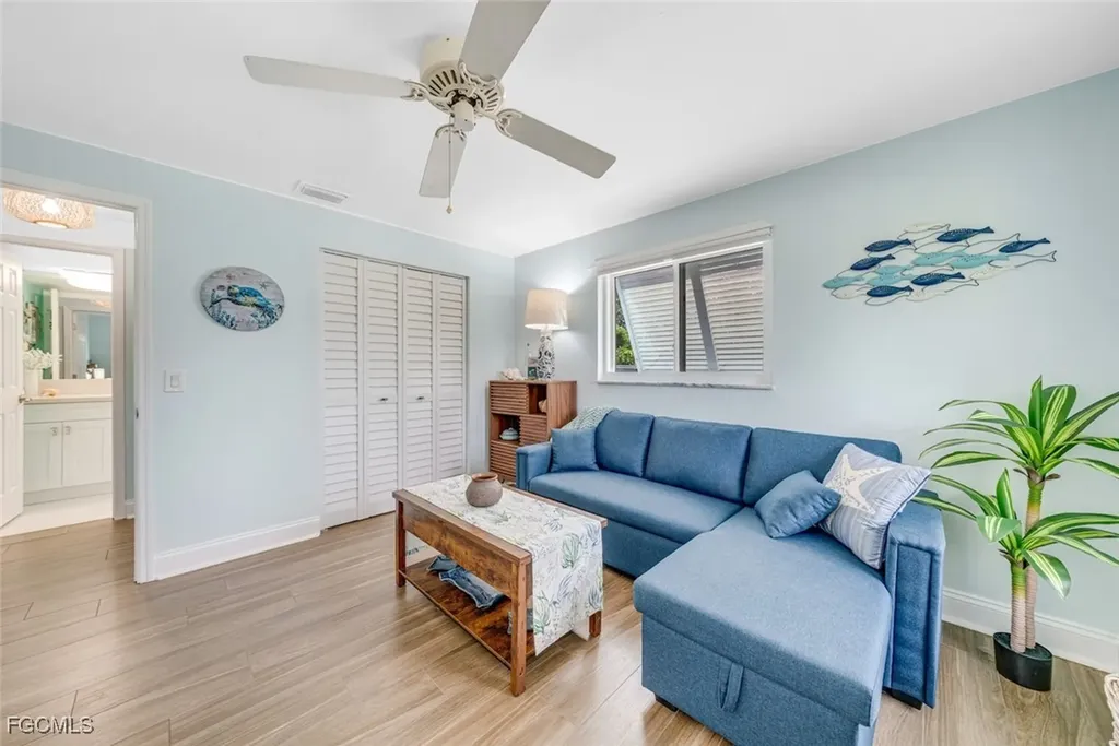 1076 Captains Walk Street Sanibel FL 33957