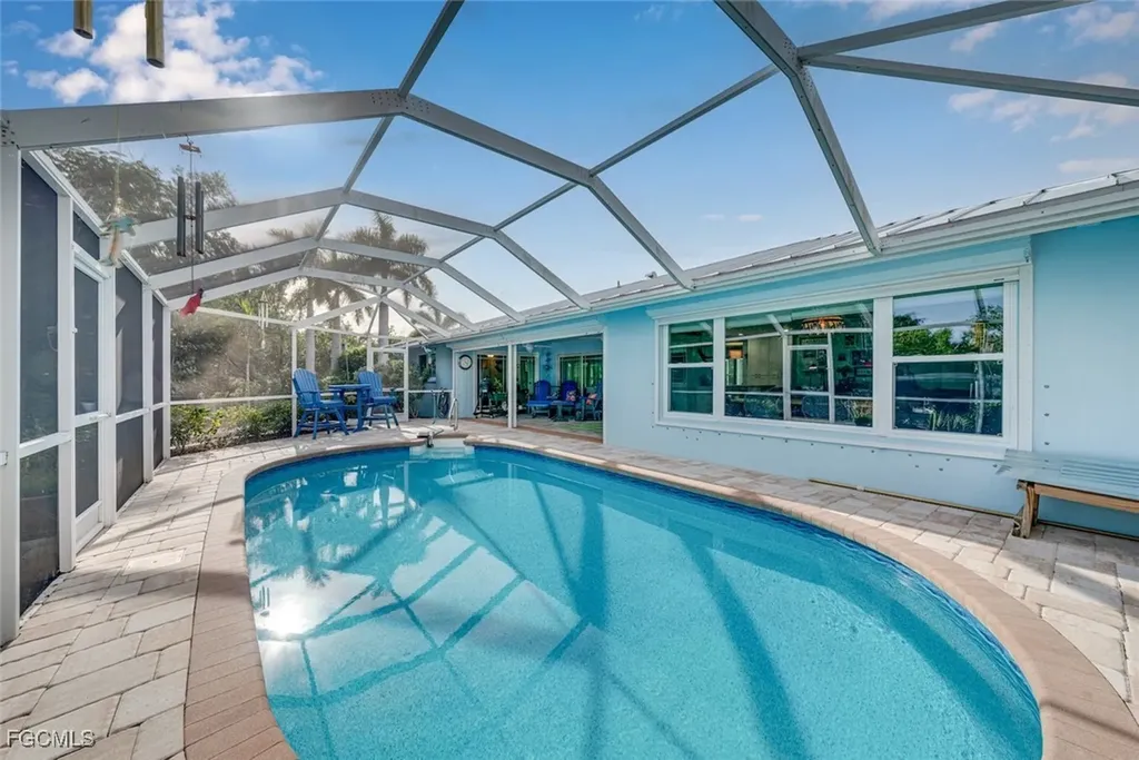 1076 Captains Walk Street Sanibel FL 33957
