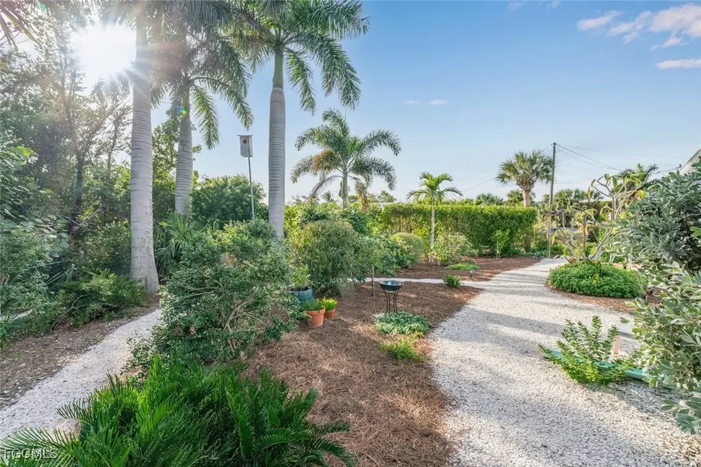 1076 Captains Walk Street Sanibel FL 33957