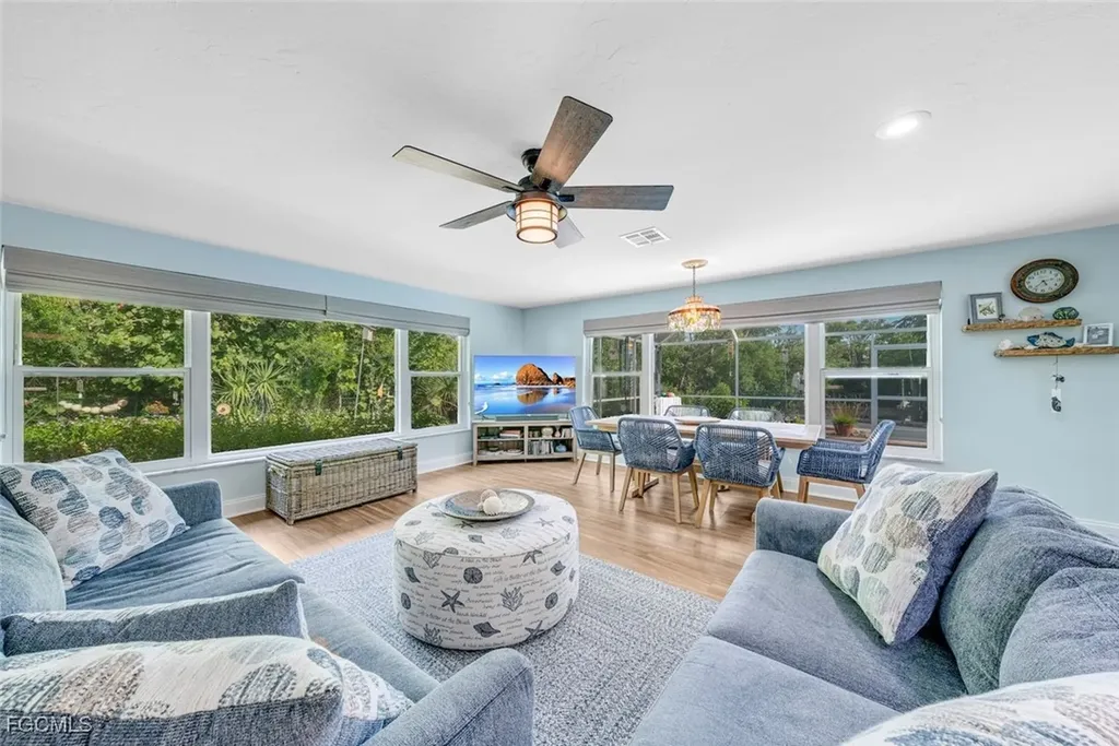1076 Captains Walk Street Sanibel FL 33957