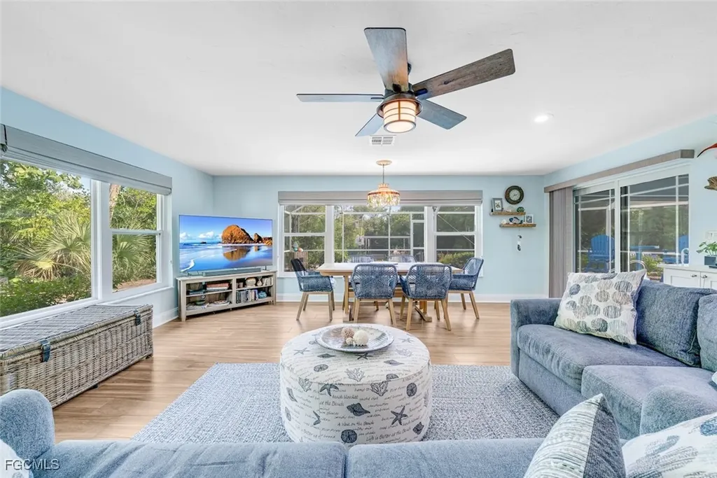 1076 Captains Walk Street Sanibel FL 33957