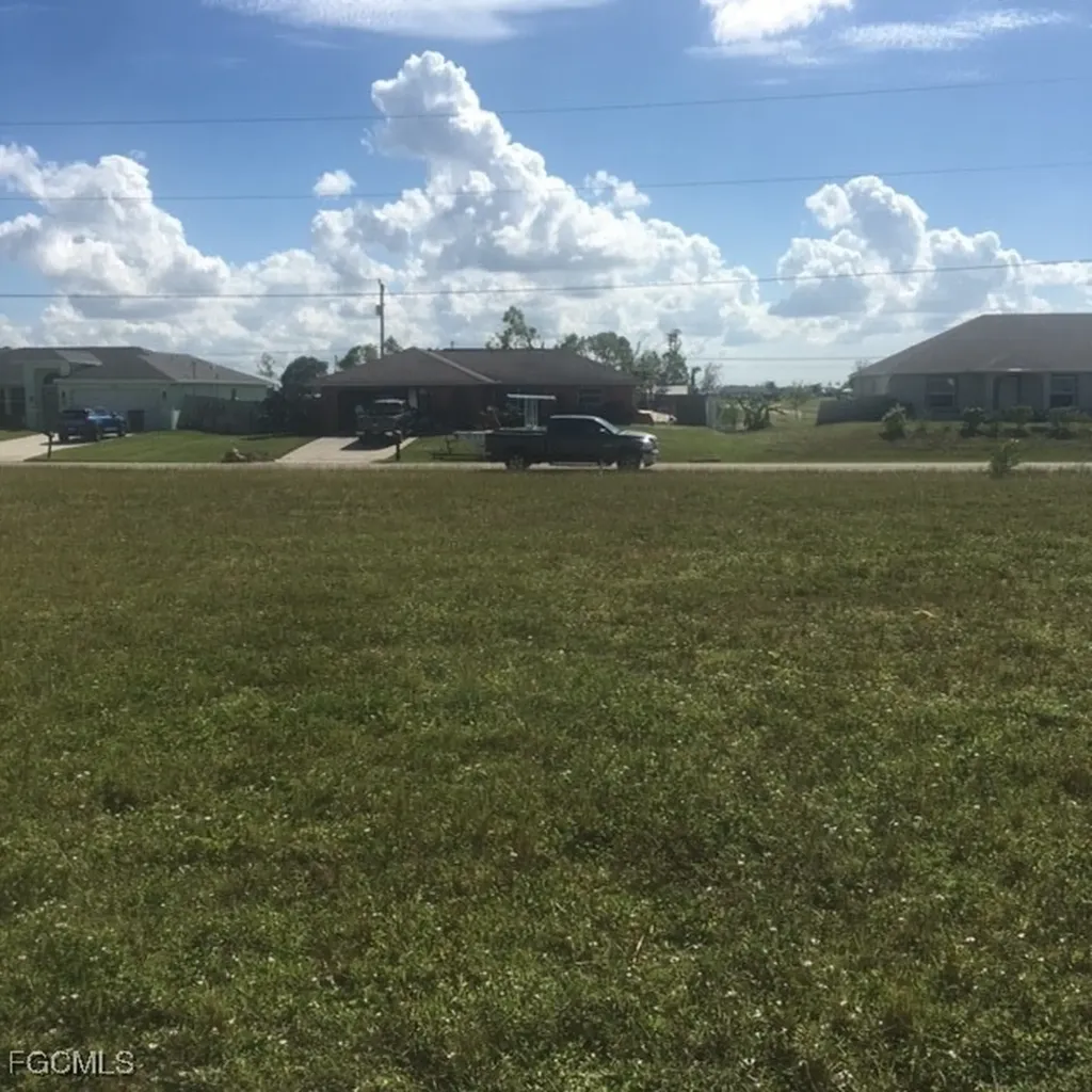 1811 NE 17th Terrace Cape Coral FL 33909