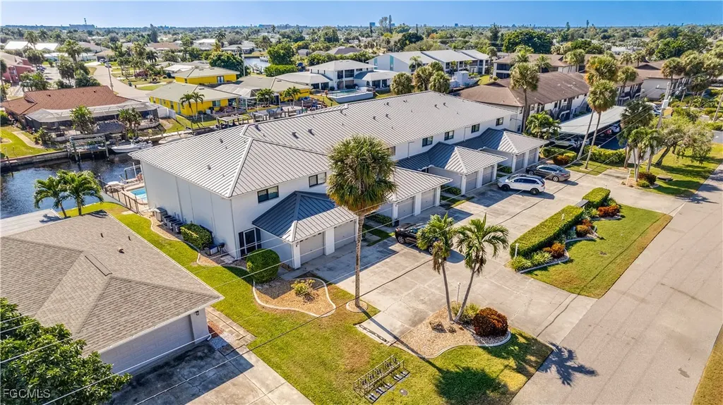 1102 SE 39th Terrace Cape Coral FL 33904