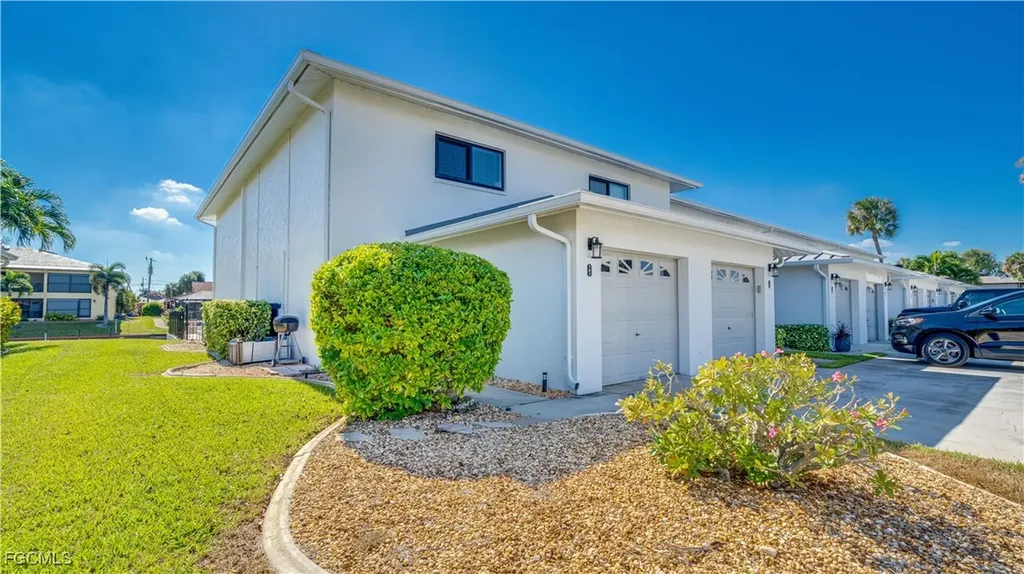 1102 SE 39th Terrace Cape Coral FL 33904