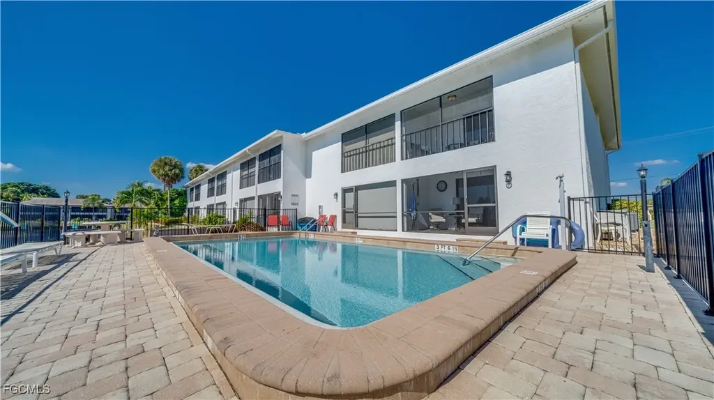 1102 SE 39th Terrace Cape Coral FL 33904