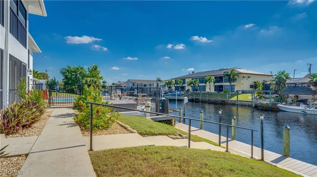 1102 SE 39th Terrace Cape Coral FL 33904
