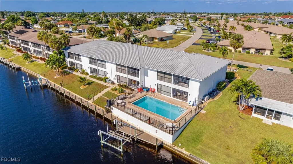 1102 SE 39th Terrace Cape Coral FL 33904