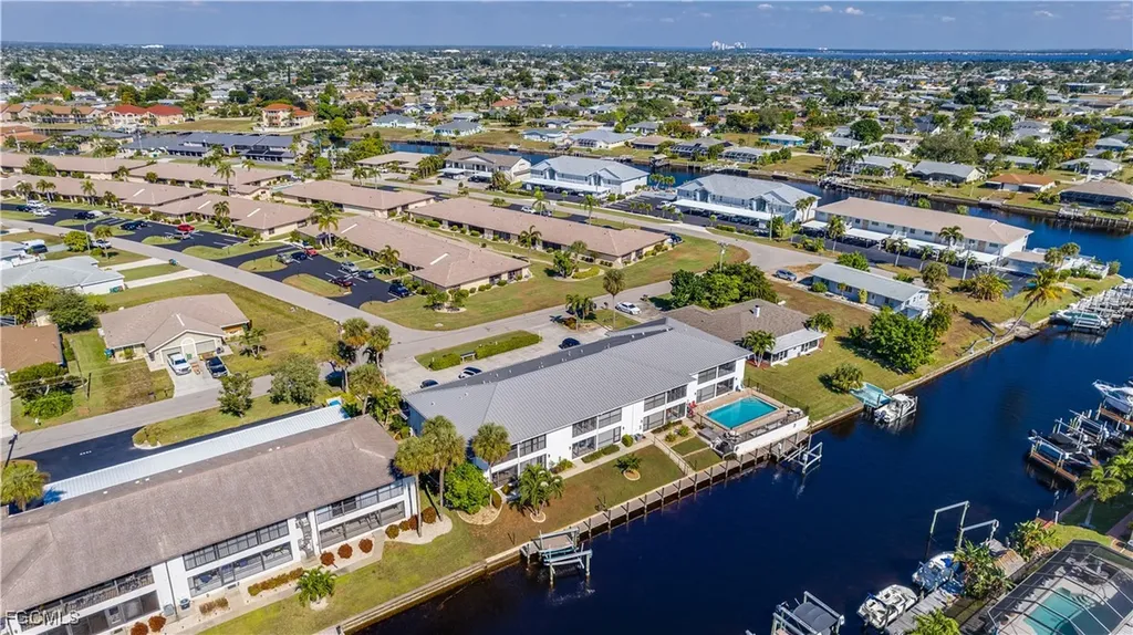 1102 SE 39th Terrace Cape Coral FL 33904