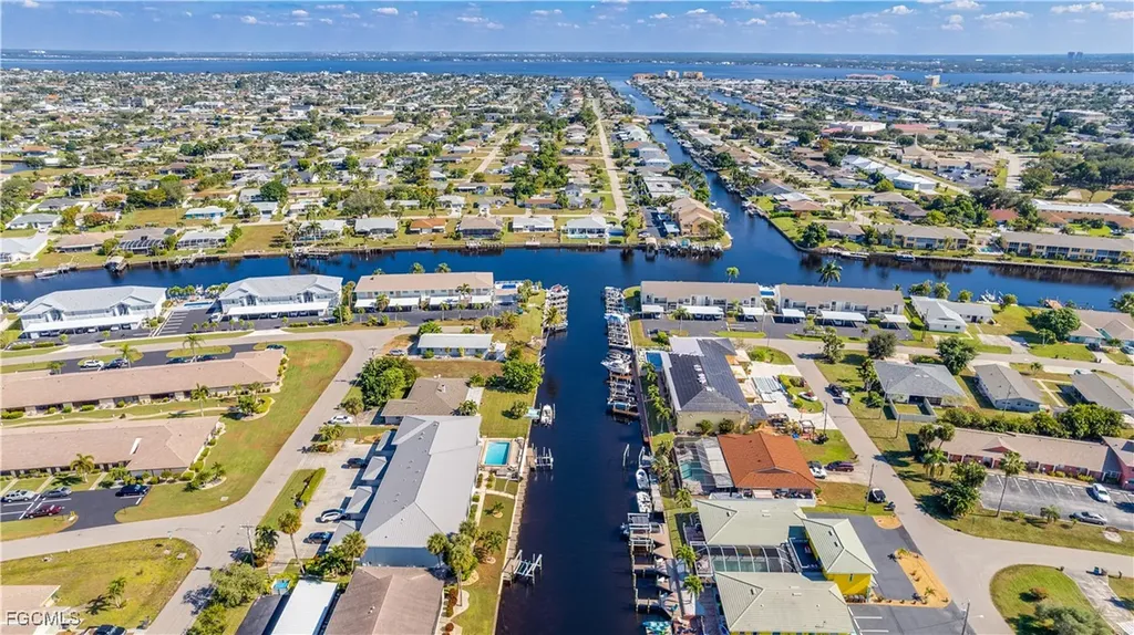 1102 SE 39th Terrace Cape Coral FL 33904