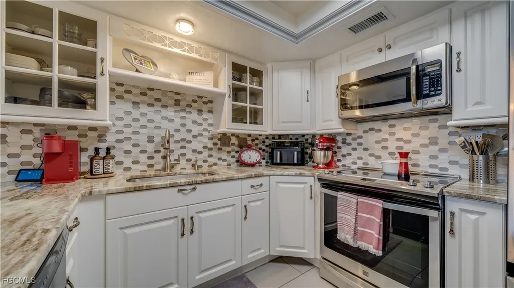 1102 SE 39th Terrace Cape Coral FL 33904