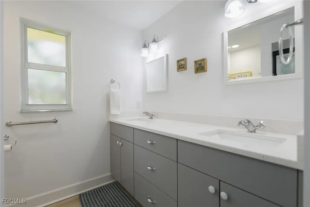 1264 Par View Drive Sanibel FL 33957